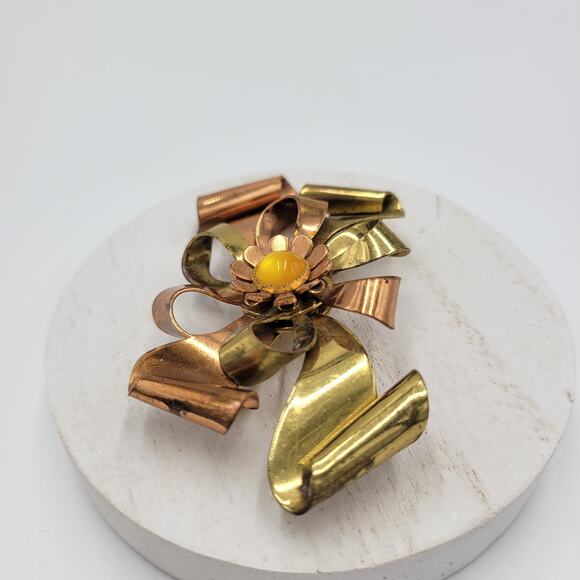 Vintage Two Tone Copper & Gold Ribbon Flower Brooch Pin Yellow Faux Pearl Stone - Picture 5 of 12